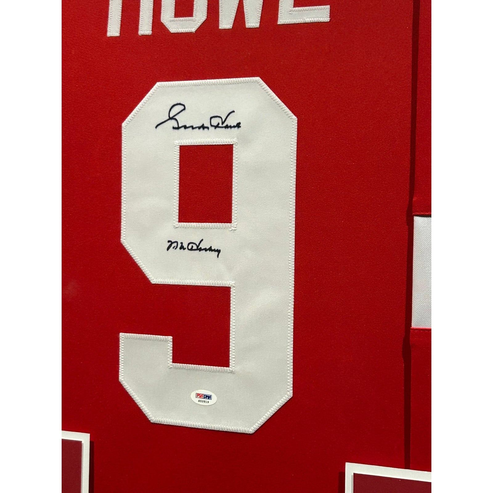 Gordie Howe Signed Framed Red Jersey PSA/DNA Autographed Detroit Red Wings