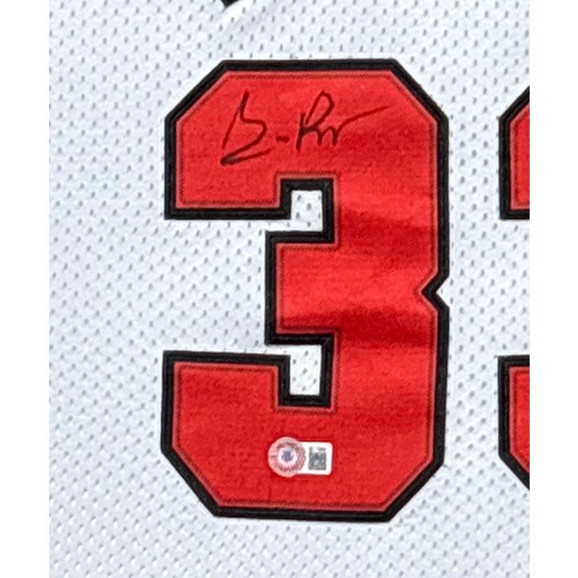 Scottie Pippen Framed White Jersey Beckett Autographed Signed Chicago Bulls